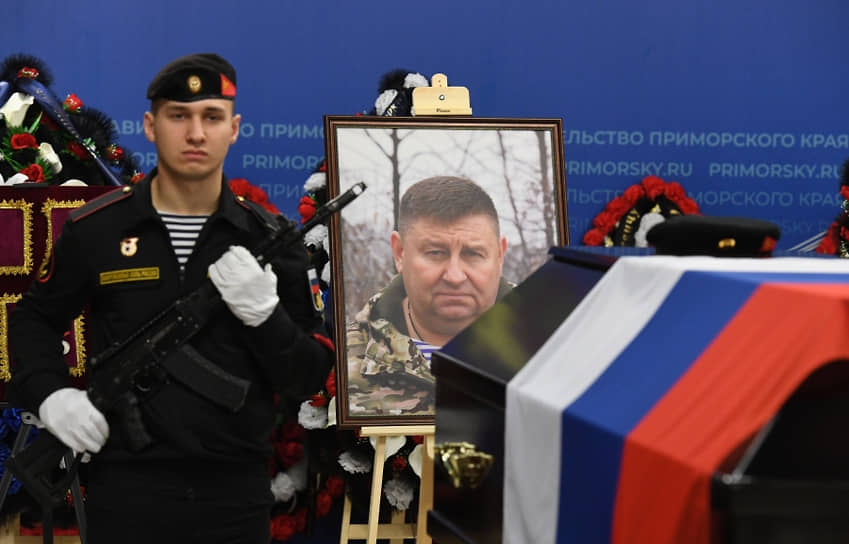 2 февраля вице-губернатор Приморского края и командир добровольческого батальона «Тигр» Сергей Ефремов погиб в зоне проведения СВО На фото: церемония прощания с Сергеем Ефремовым во Владивостоке