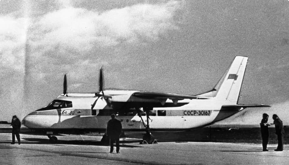 Бе-30 был спроектирован как замена Ан-2. Первый полет случился 8 июля 1968 года. Однако он проиграл конкуренцию Ан-28 по удобству перевозки грузов. В то же время на рынке появился и чехословацкий Л-410, вмещавший 19 пассажиров вместо 14 в Бе-30 
