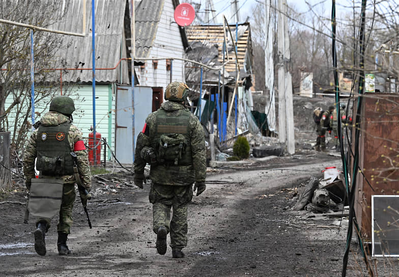 Военные во время патрулирования Суджи