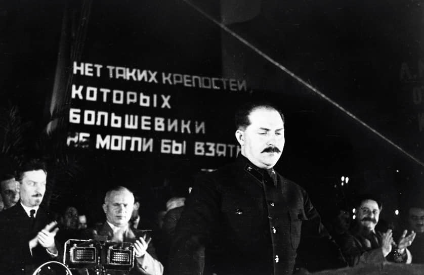 Лазарь Каганович, народный комиссар путей сообщения СССР, выступает на торжественном заседании в связи с пуском 1-й очереди Московского метрополитена в 1935 году