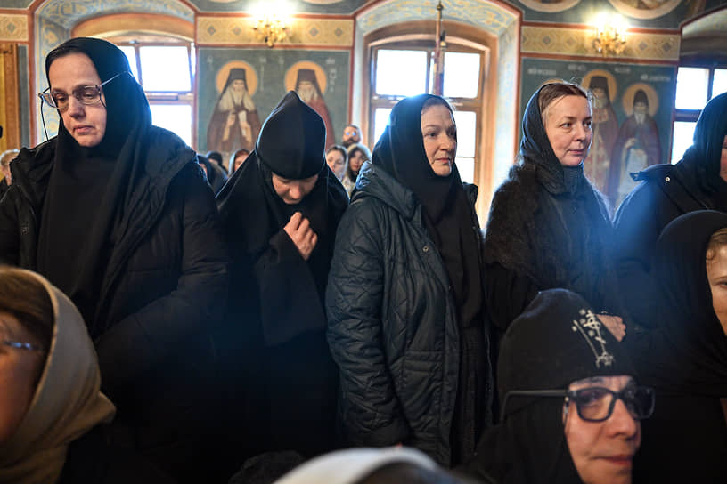 Участники церемонии прощания со схиархимандритом Илием 