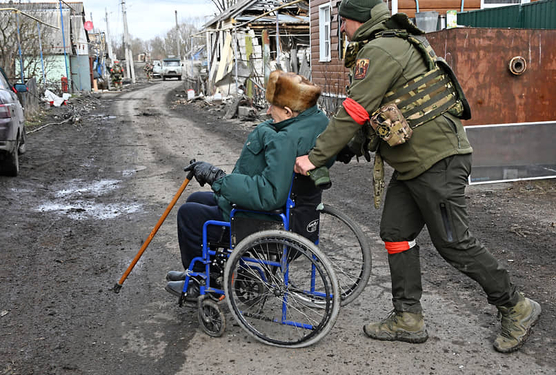 Эвакуация жителей Суджи (в 100 км от Курска и в 20-ти — от Николаево-Дарьино), 19 марта 