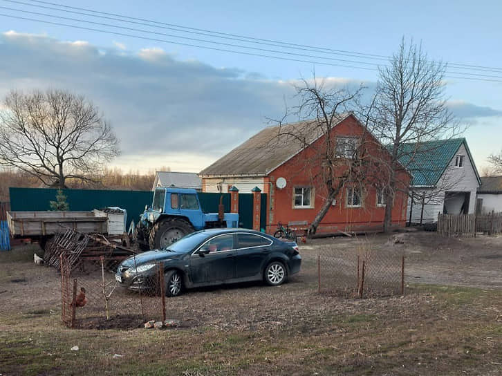 Трактор и Mazda 6 Скворцовых 2021 года  