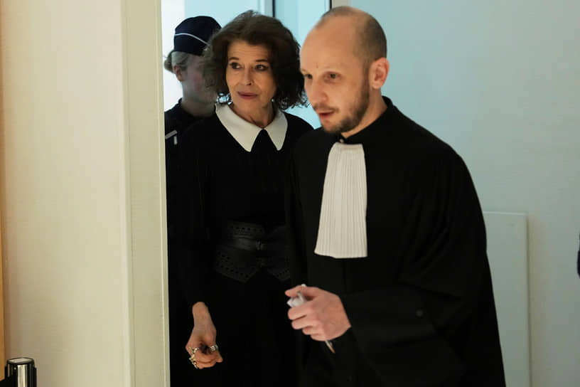 Фанни Ардан в суде Парижа по делу Жерара Депардье, обвиняемого в «сексуальной агрессии» 