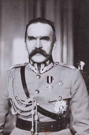 Будущий маршал Юзеф Пилсудский в 1904 году был социалистом и принадлежал к тем, кто мечтал о поражении России в войне с японцами 