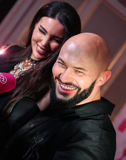Певец Джиган (справа) и его супруга Оксана Самойлова на pre-party русской музыкальной премии телеканала RuTV