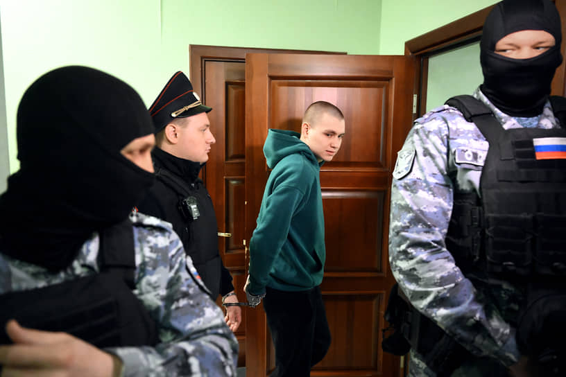 Обвиняемый Данила Ямсков перед начала заседания суда