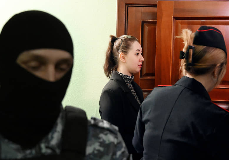 Анастасия Мочалина перед началом заседания суда