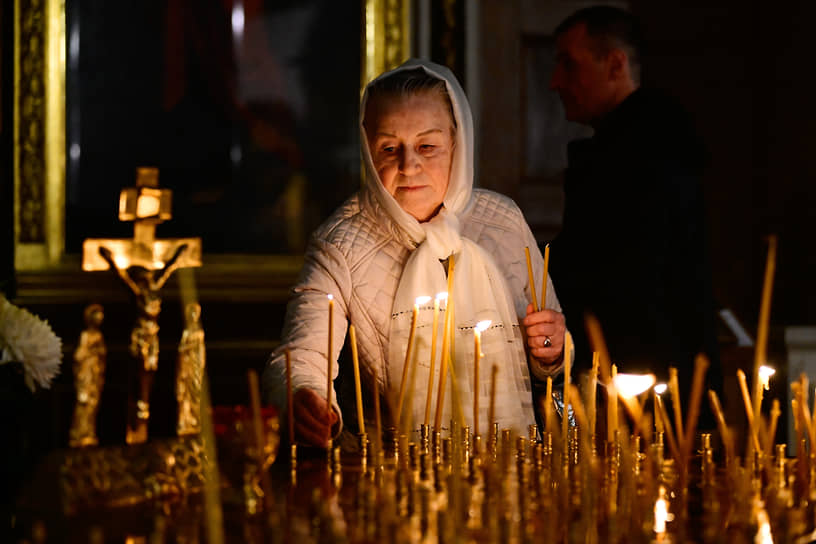 Пасхальное богослужение в Казанском кафедральном соборе в Санкт-Петербурге