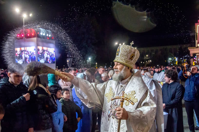 Пасхальное богослужение в кафедральном соборе Рождества Христова в Кишиневе