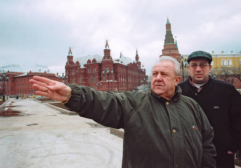 Зураб Церетели (слева) в Москве, 2000 год