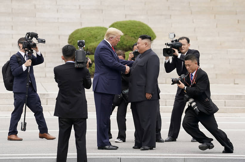 Дональд Трамп (слева) и Ким Чен Ын 