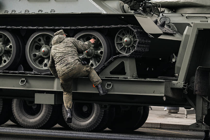 Военная техника на Тверской улице
