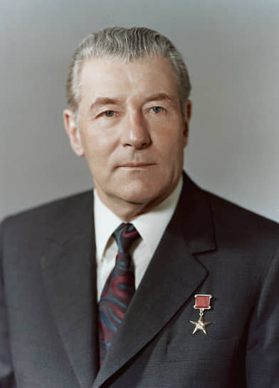 Михаил Соломенцев (1913–2008) при Горбачеве (до выхода на пенсию в 1988 году) возглавлял комитет партийного контроля при ЦК КПСС и был, пожалуй, не столько идеологом, сколько организатором антиалкогольной кампании 1985–1987 годов 