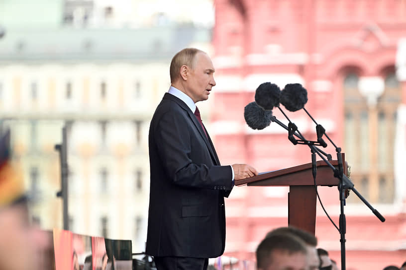 Президент России Владимир Путин выступил с речью на открытии парада на Красной площади