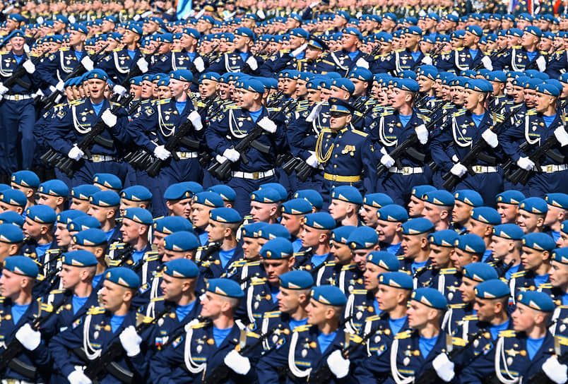 Парадный расчет Военно-воздушной инженерной академии