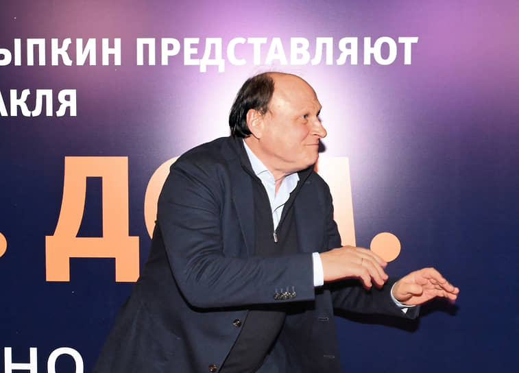 Президент Международной ассоциации преподавателей русского языка и литературы Владимир Толстой на премьере киноверсии спектакля «Жил. Был. Дом» в кинотеатре «Октябрь» 