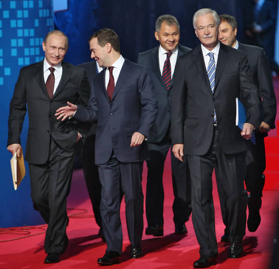 С 11 мая по 6 ноября 2012 года занимал пост губернатора Московской области  На фото слева направо: премьер-министр Владимир Путин, президент Дмитрий Медведев, Сергей Шойгу, спикер Госдумы Борис Грызлов и зампред Госдумы Вячеслав Володин на съезде «Единой России» в Санкт-Петербурге, 2009 год 