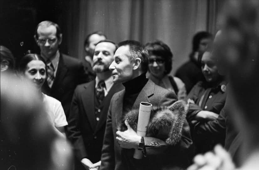 Главный балетмейстер Большого театра Юрий Григорович (в центре), 1974 год 