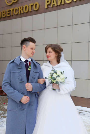 Денису не особо важен был штамп в паспорте, но Ирина выросла в верующей семье и настояла на свадьбе, а он не возражал 