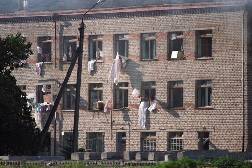 Больница в Буденновске, захваченная 14 июня 1995 года, чеченскими террористами во главе с Шамилем Басаевым