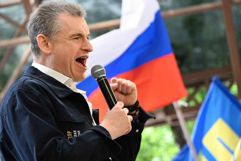 Председатель ЛДПР Леонид Слуцкий на партийном митинге в Москве