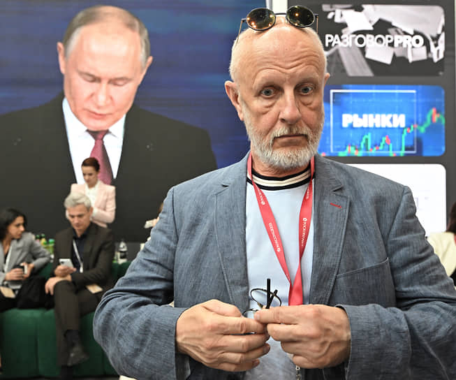 Блогер, публицист, переводчик Дмитрий Пучков (Гоблин) на форуме