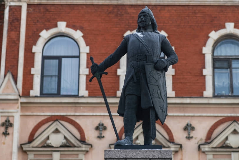 Памятник Торгильсу Кнутссону на площади Старой Ратуши