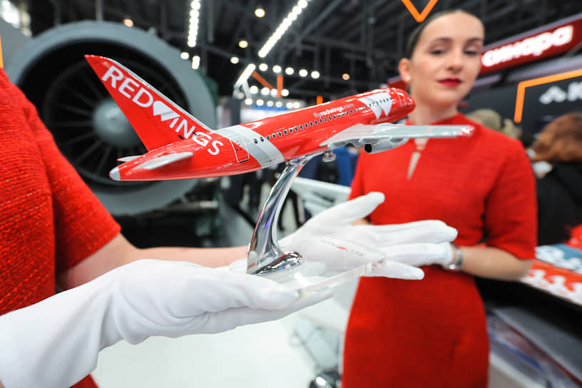 Стенд авиакомпании Red Wings Airlines