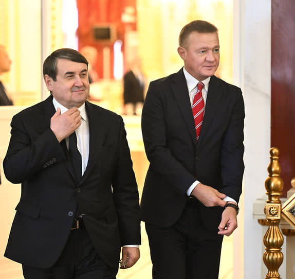 Помощник президента Игорь Левитин (слева) и министр транспорта Роман Старовойт на встрече президента РФ Владимира Путина с королем Бахрейна Хамадом Бен Исой Аль Халифой в Кремле, май 2024 года