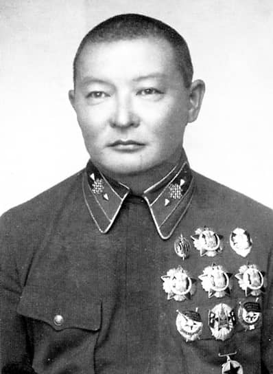 Монгольский революционер Хорлогийн Чойбалсан. В 1924—1929 годах — главнокомандующий Монгольской народно-революционной армии 