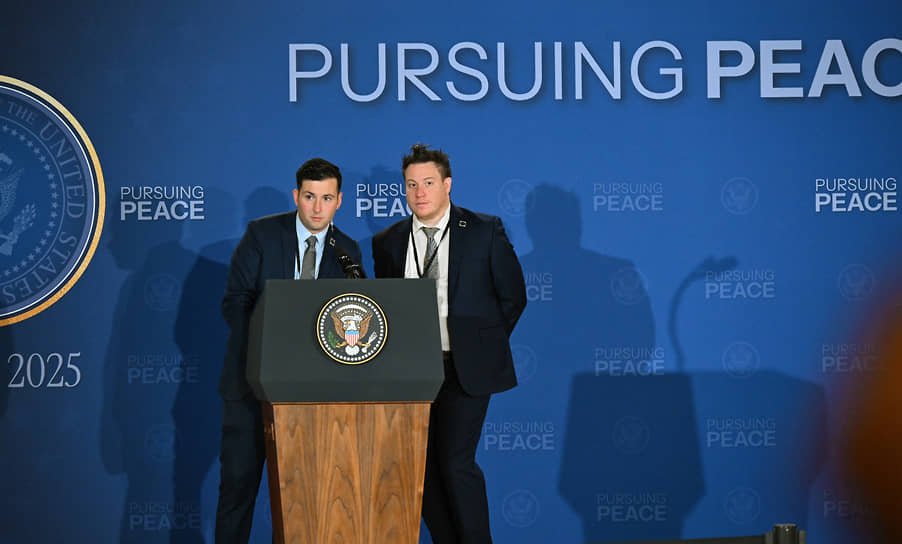 Журналисты в пресс-центре перед началом переговоров 