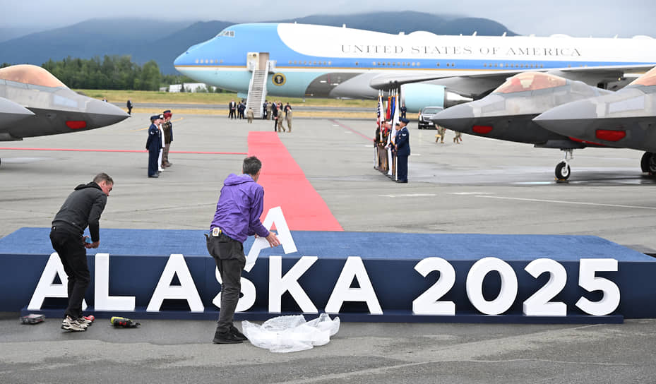 Подготовка к встрече на аэродроме 