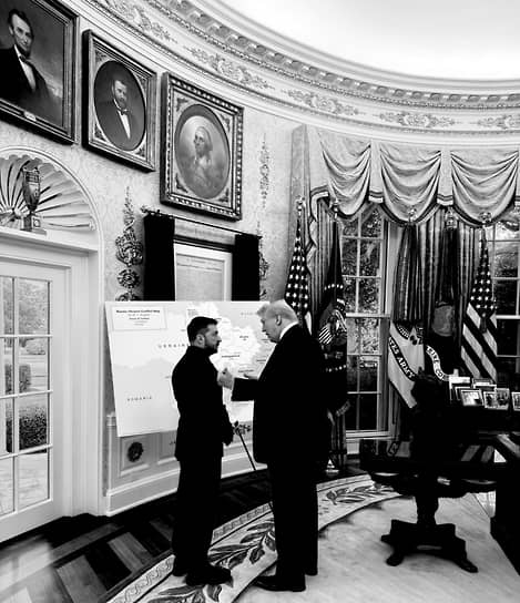 Дональд Трамп и Владимир Зеленский возле карты Украины
