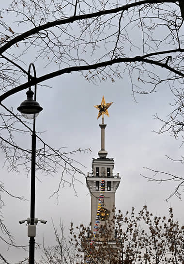 Звезда на башне Северного речного вокзала никогда не была кремлевской, но по ней можно составить представление о первых звездах Кремля 