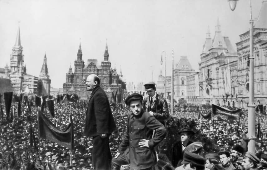 Владимиру Ленину приходилось нести коммунистические идеи в массы под сенью нескольких двуглавых орлов 