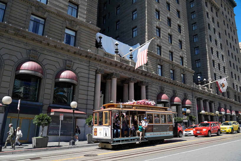 Отель Westin St. Francis в Сан-Франциско (до 1981 года в названии отеля не было слова «Westin») часто принимал президентов США и глав государств и правительств других стран. 22 сентября 1975 года рядом с отелем было совершено покушение на президента США Джеральда Форда 
