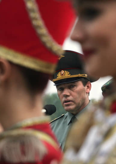 В апреле 2005 — декабре 2006 года Валерий Герасимов был начальником Главного управления боевой подготовки и службы войск ВС РФ На фото: на открытии Международной выставки продукции военного назначения, 2006 год