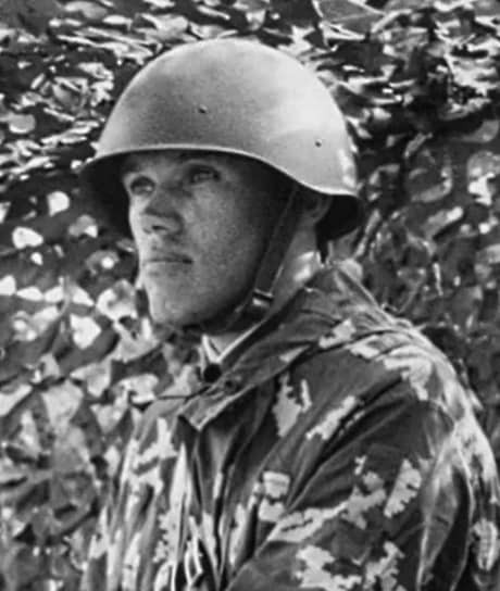 В 1993-м стал командиром мотострелковой дивизии в Северо-Западной группе войск, а с 1997 по 2012 год прошел путь от первого замкомандующего армией в Московском ВО до командующего войсками Ленинградского ВО и Московского ВО