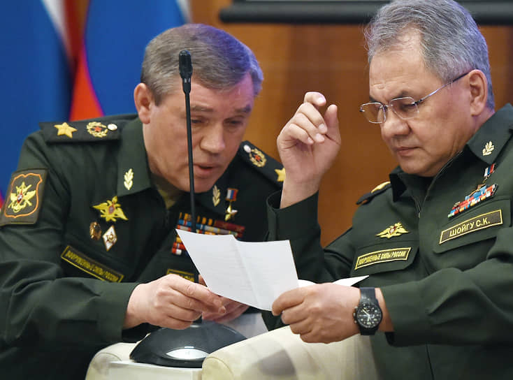 С министром обороны Сергеем Шойгу на заседании Госдумы, 2019 год
