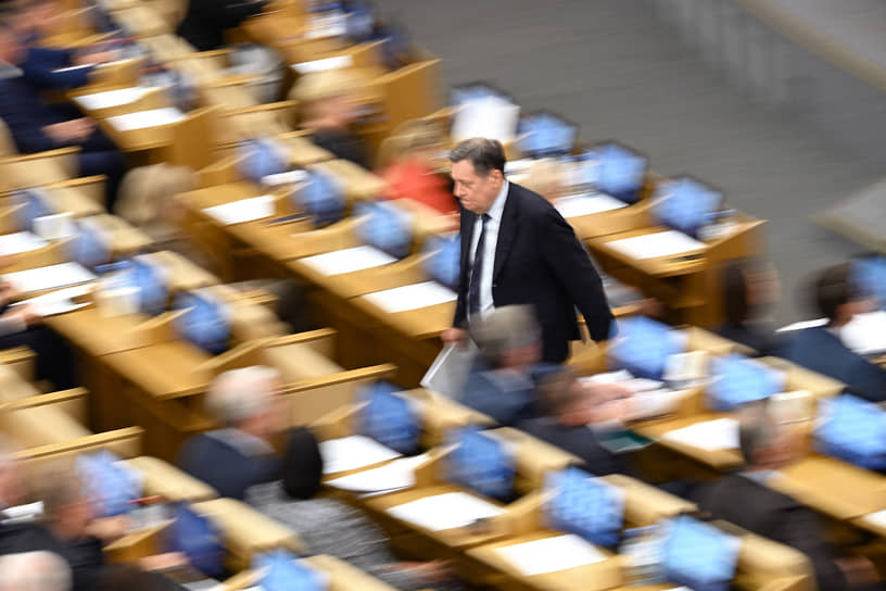 Председатель комитета по бюджету и налогам Андрей Макаров во время заседания Госдумы