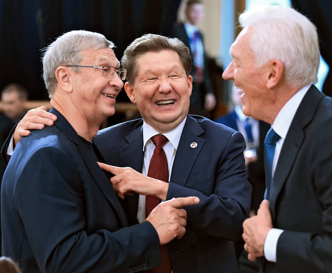 Слева направо: основатель АФК «Система» Владимир Евтушенков, председатель правления «Газпрома» Алексей Миллер и основатель «Волга Групп» Геннадий Тимченко на cъезде Русского географического общества в Москве