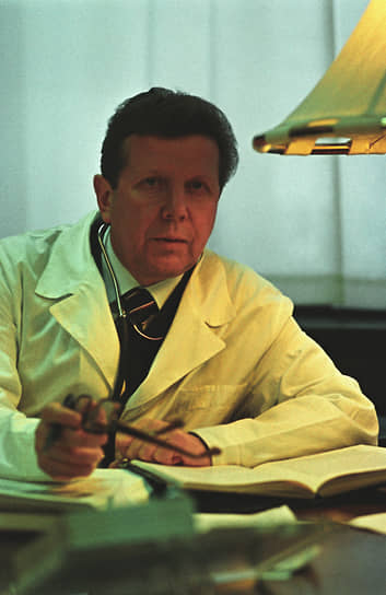 Академик Евгений Чазов, в 1967–1986 годах возглавлявший Четвертое главное управление при Минздраве СССР, в своих мемуарах рассказал о том, как проходило лечение алжирского лидера в СССР