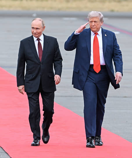 С президентом России Владимиром Путиным на базе ВВС США «Элмендорф-Ричардсон» на Аляске, август 2025 года