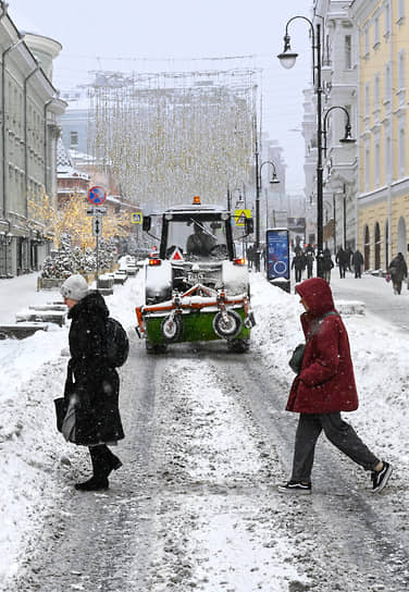 Уборка снега на Большой Дмитровке 
