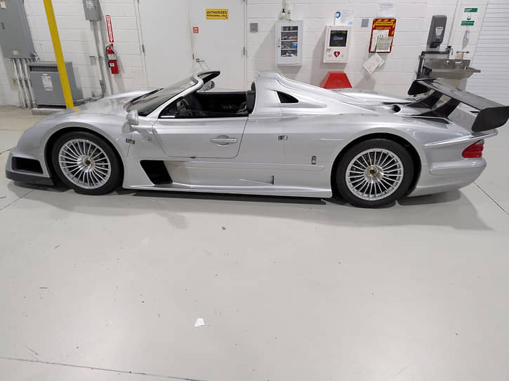 В ходе операции «Гигантский слалом» был конфискован Mercedes CLK-GTR 2002 года выпуска стоимостью $13 млн, по оценке ФБР 