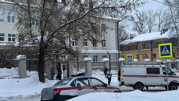 В общежитии Уфы подросток ранил ножом студентов и полицейских. Главное
