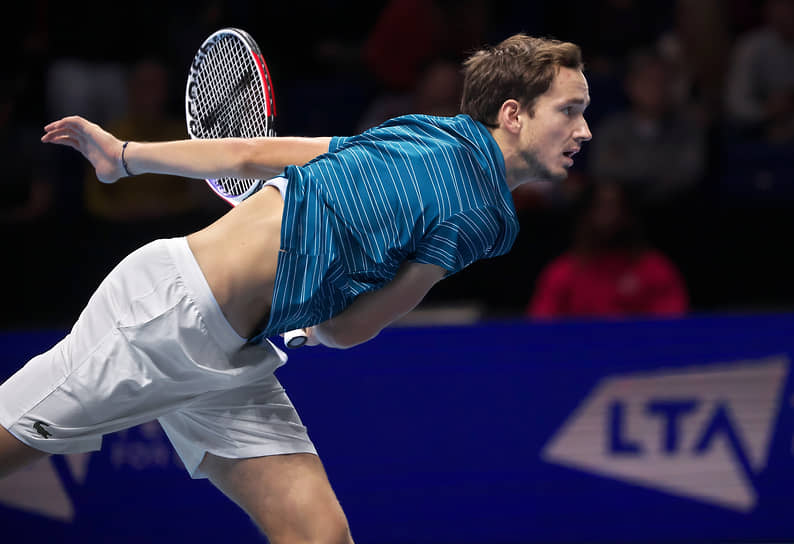 В матче против Рафаэля Надаля на итоговом турнире ATP, 2019 год