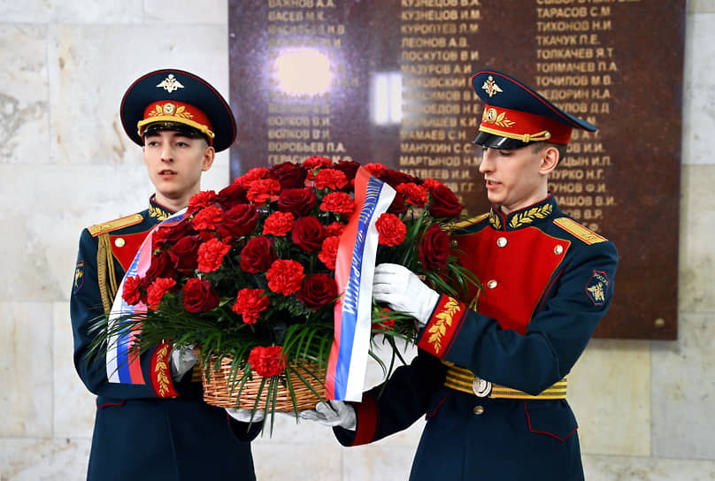 Возложение цветов