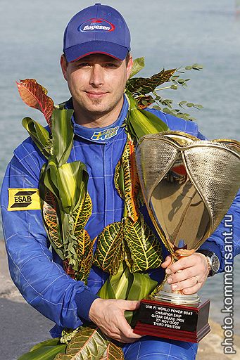 27.11.2007 Призер Pierre Lundin (Швеция) Чемпионата мира по гонкам на катерах класса "Формула-1" в Дохе